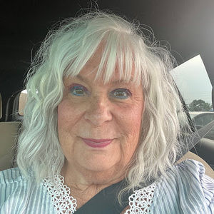Meet your Posher, Lorie